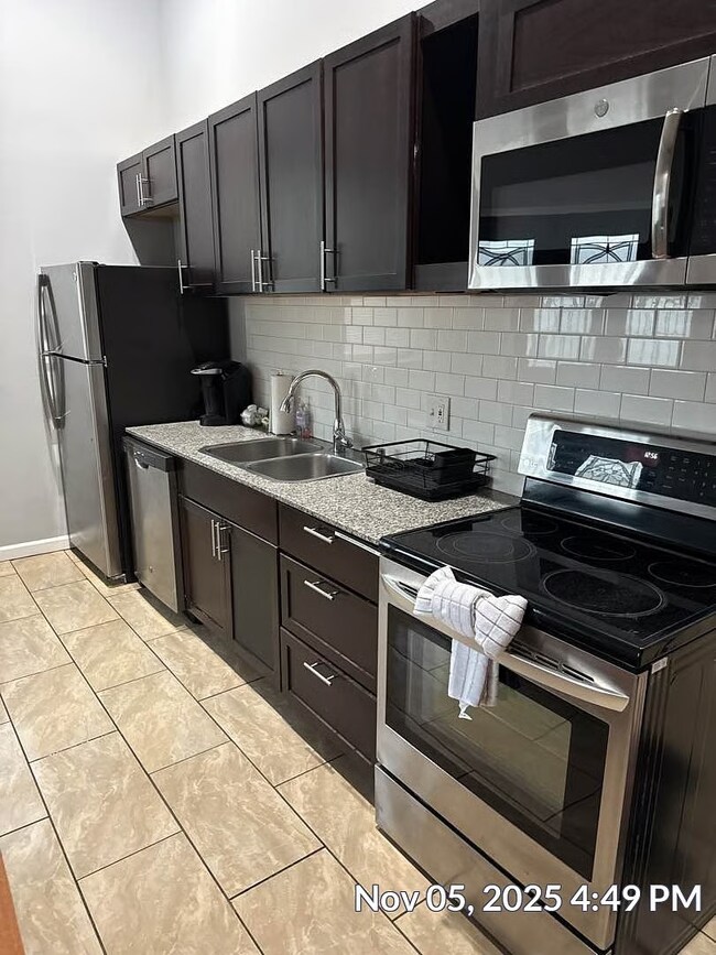 Building Photo - 3302 California Ave