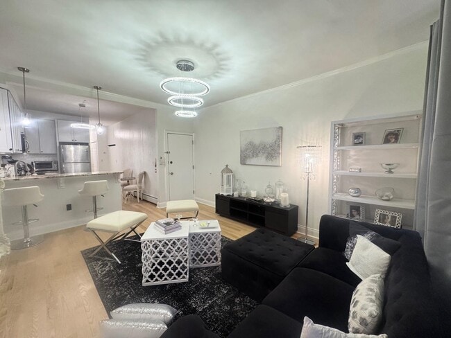 Building Photo - 619 Willow Ave