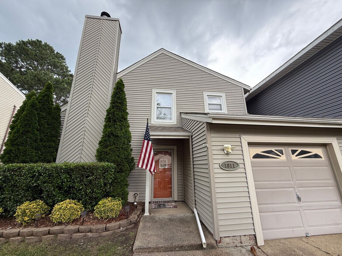 Foto principal - Lovely 3 Bed 2 bath home with vaulted ceiling