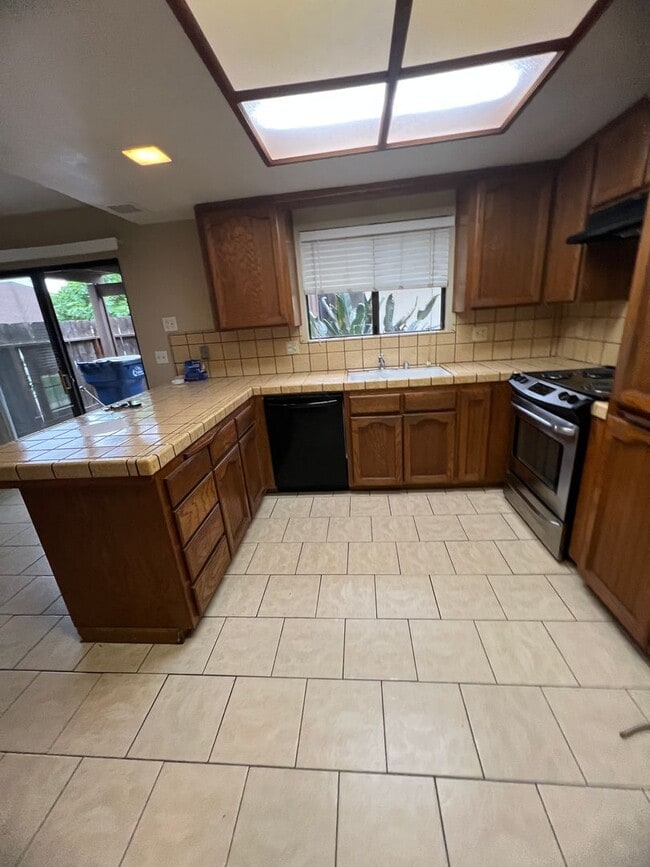 Building Photo - 424 E Prosperity Ave