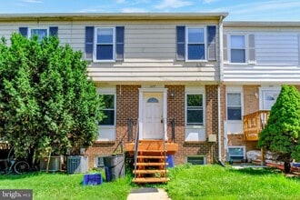 Building Photo - 577 W Diamond Ave