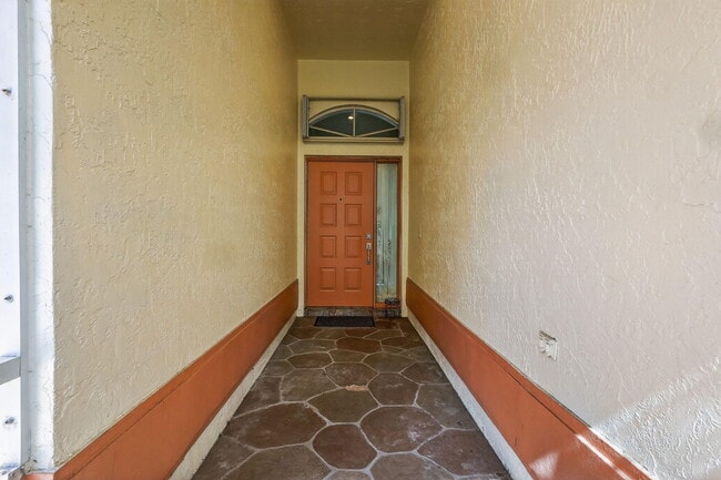 Foto del edificio - 1520 S Club Dr