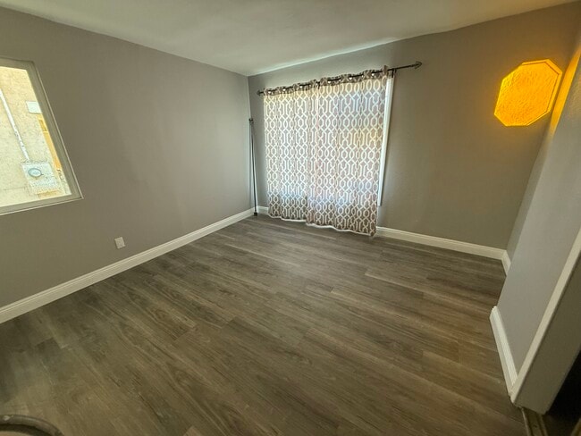 Foto del edificio - 3428 S Budlong Ave