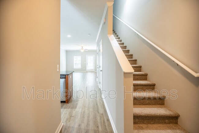 Foto del edificio - 211 Adderman Dr