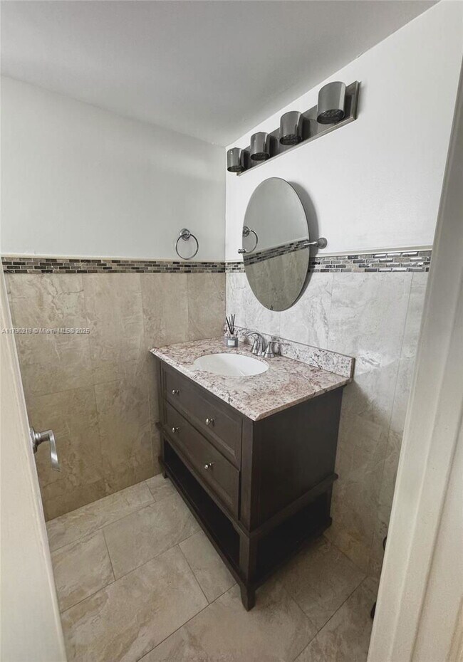 Foto del edificio - 1680 NE 191st St