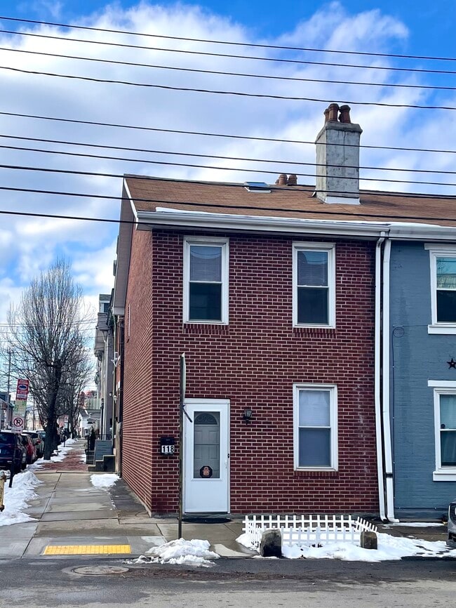 Building Photo - 118 S 26th St