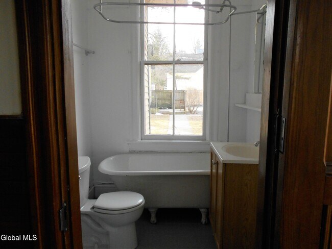 Foto del edificio - 8 5th Ave