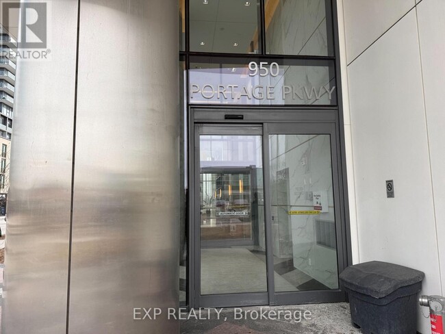 Building Photo - 950 Portage Pkwy