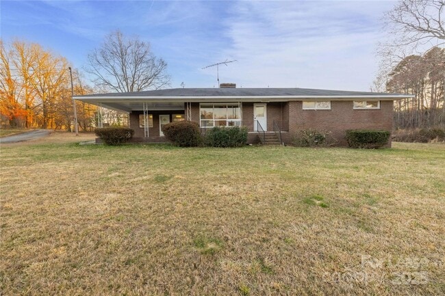 Building Photo - 44261 US-52