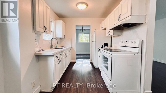 Building Photo - 93 Martindale Crescent