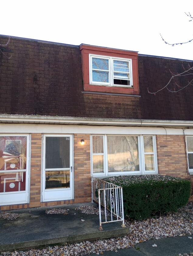 Primary Photo - 2 br, 1 bath Townhome - 268 Mohawk School ...