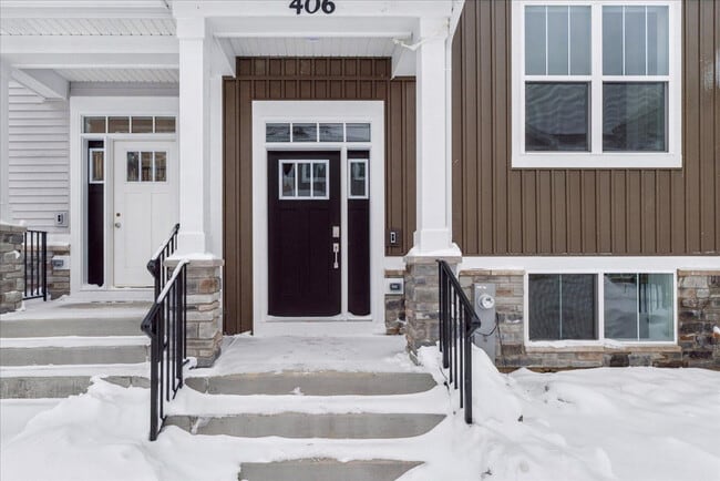 Foto del edificio - 406 Red Oak Cir