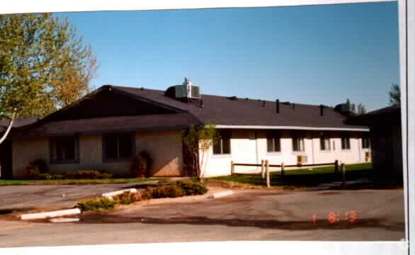 Building Photo - 16562 Willow St