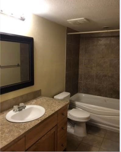 Building Photo - 2 Bed 1 Bath Lower unit - Closer to Downtown