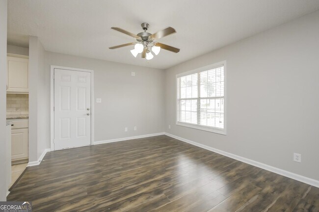Foto del edificio - 1366 N Hampton Dr