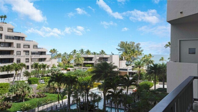 Foto del edificio - 201 Crandon Blvd