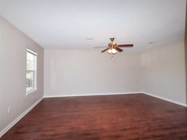 Foto del edificio - 7413 Blue Jay Dr