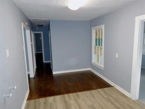 Building Photo - 816 Avenue A