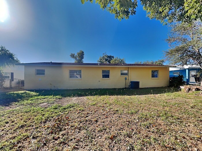 Foto del edificio - 2230 Rohr Dr