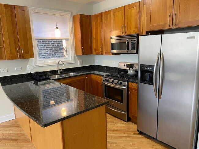 Kitchen - 933 N Winchester Ave