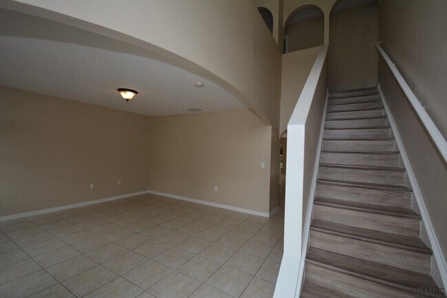 Building Photo - 48 President Ln