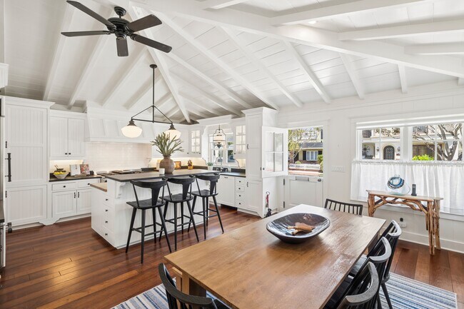 Foto del edificio - 2035 Miramar Dr