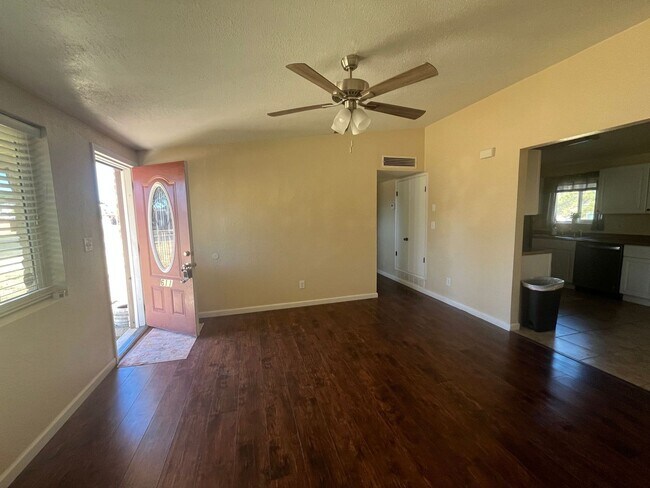 Foto del edificio - Updated 3 bedroom single-family home