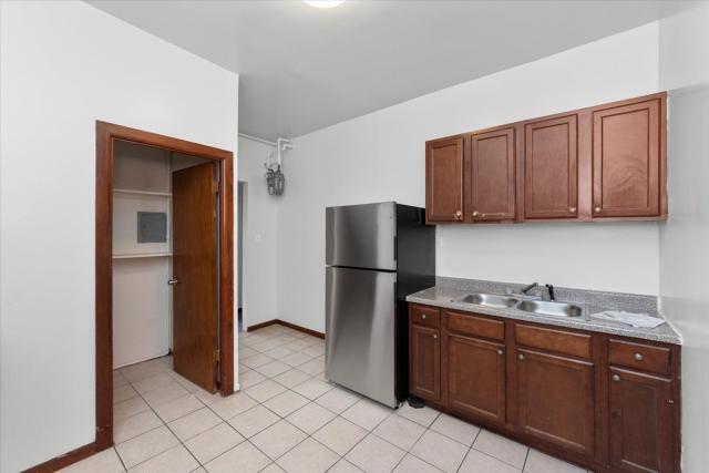 Foto del edificio - 2 bedroom in Chicago IL 60637