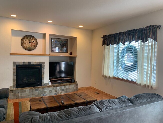 Foto del edificio - Beautiful 4 Bedroom, 3.5 Bath Home For Ren...