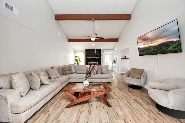 Building Photo - 15715 Creekhaven Dr