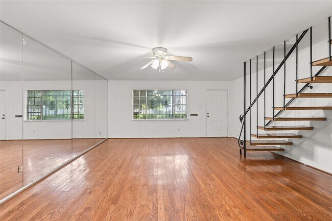 Foto del edificio - 8238 Fondren Rd