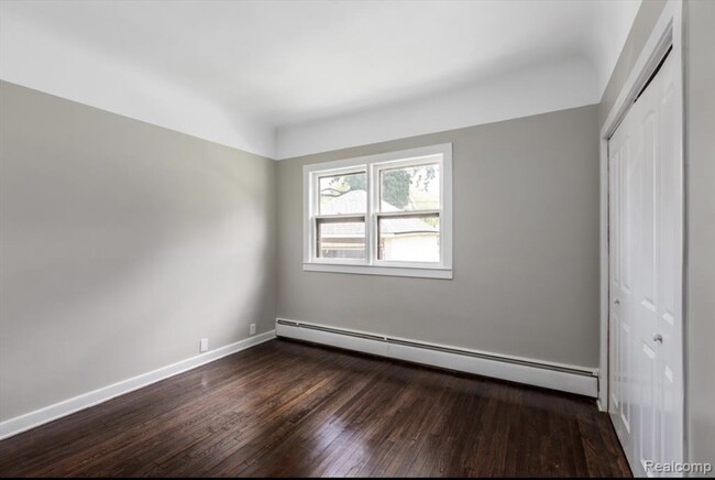 Bedroom - 1032 Beaconsfield Ave