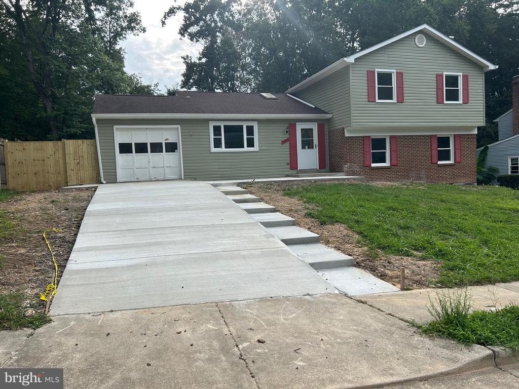 Primary Photo - 7810 Newington Woods Dr