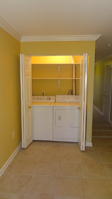 Building Photo - 2427 Clover Field Cir