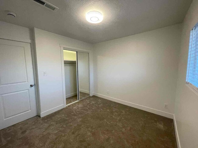 Building Photo - 175 S 400 E