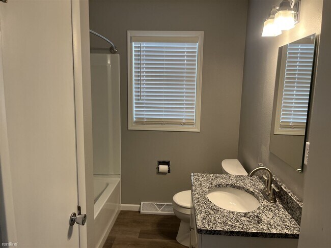 Foto del edificio - 3 br, 1 bath House - 2632 20th Ave N