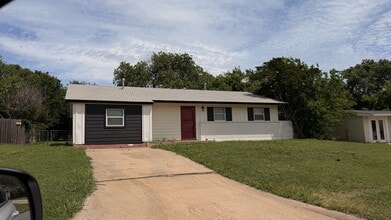 Building Photo - 2815 NW Lincoln Ave
