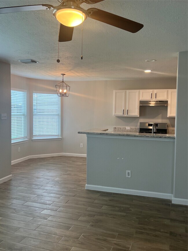 Building Photo - 12035 Duane St