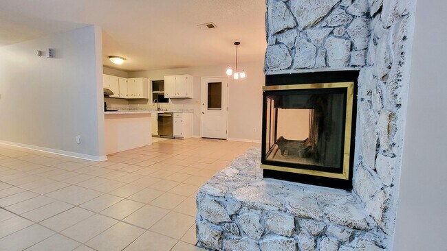 Foto del edificio - 1223 Redwood Ln