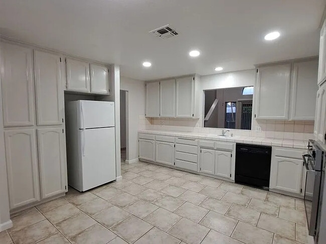 Building Photo - 4109 W Cornell Ave