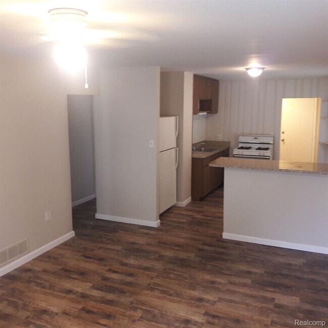 Foto del edificio - 23304 Harding Ave