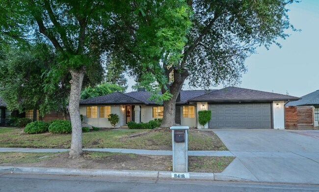 Foto del edificio - 8418 N Del Mar Ave