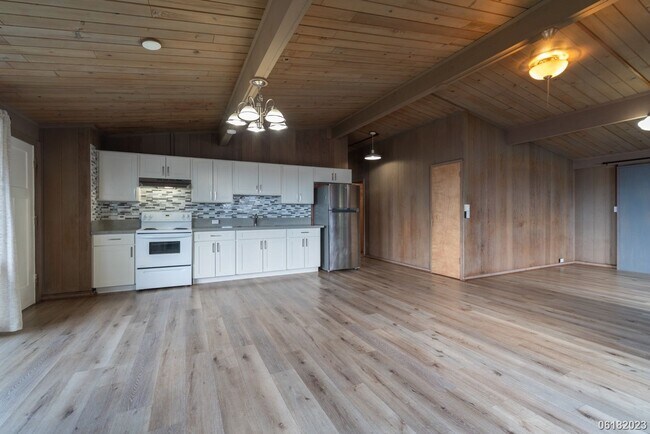 Foto del edificio - Fully Renovated 3BR/2BA/2Car Garage in Pea...
