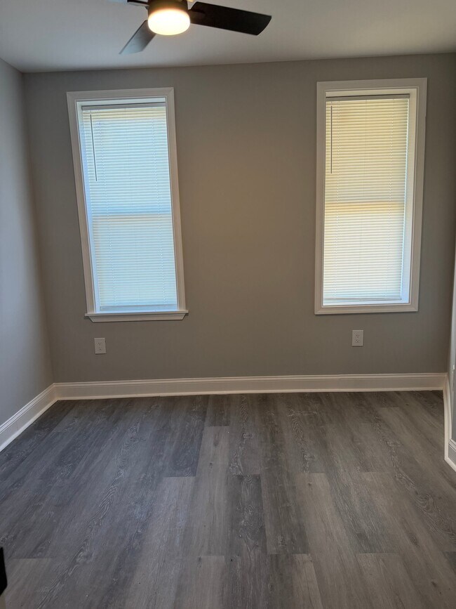 Foto del edificio - 3317 Ravenwood Ave