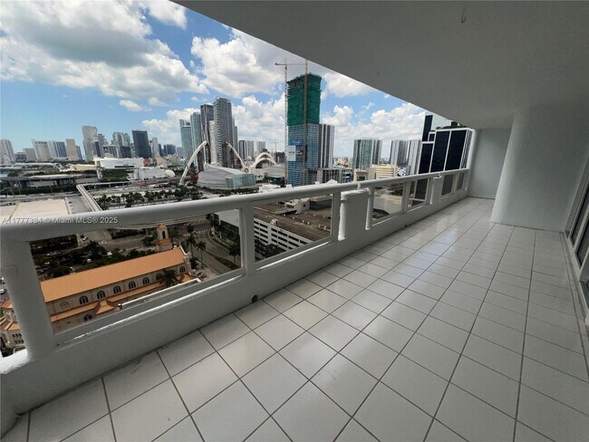 Foto del edificio - 1717 N Bayshore Dr