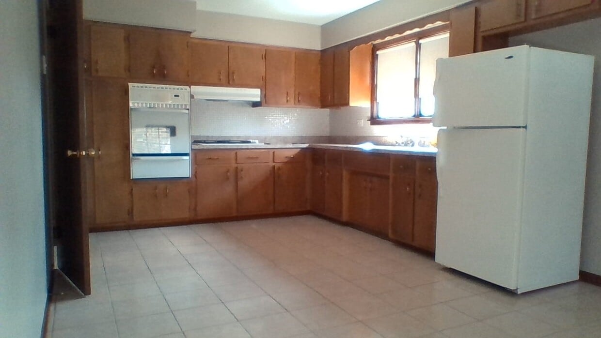 2214 N 74th Ct Unit 2W, Elmwood Park, IL 60707 Apartments in Elmwood