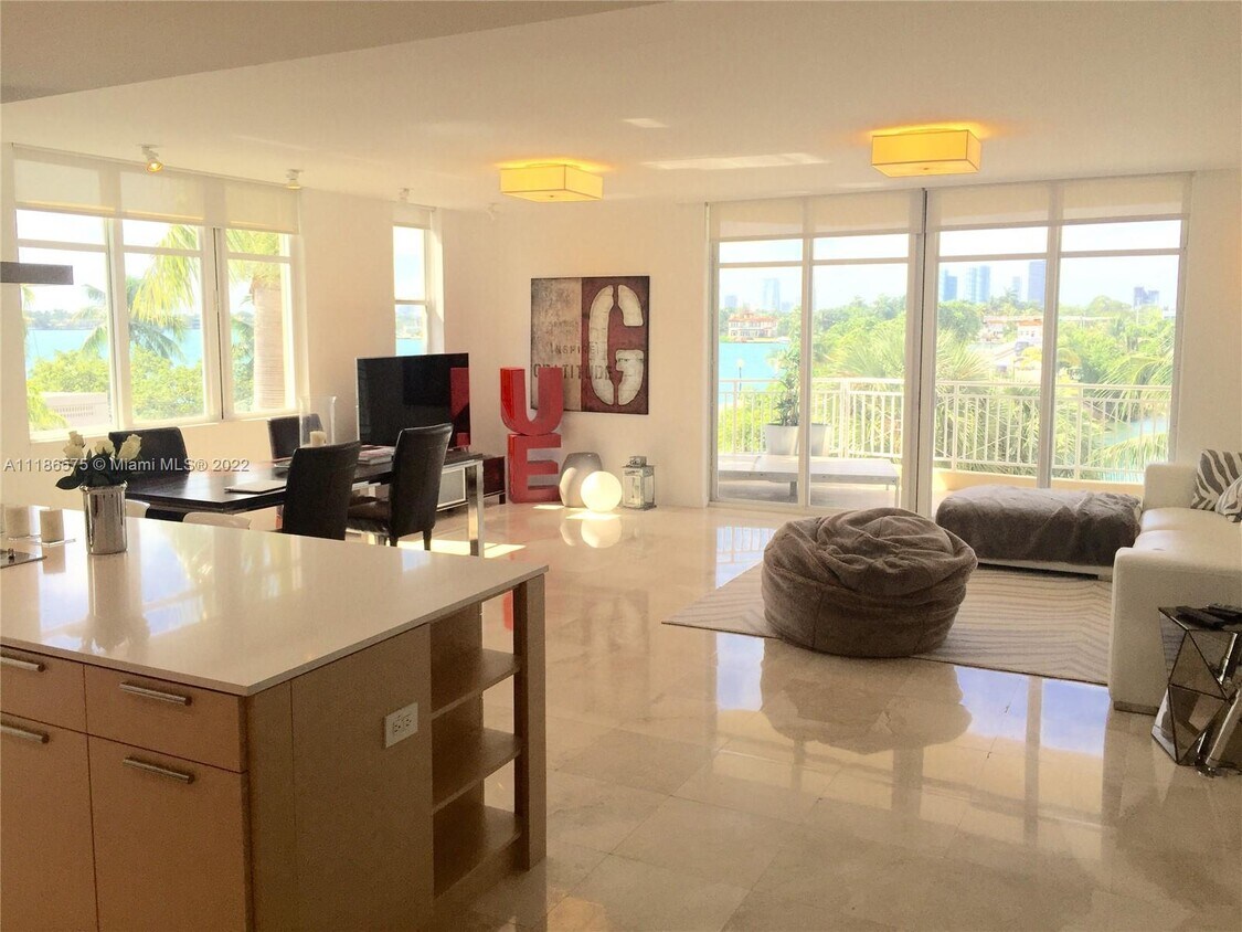 Foto principal - 1 Century Ln