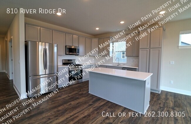 Building Photo - 810 River Ridge Dr