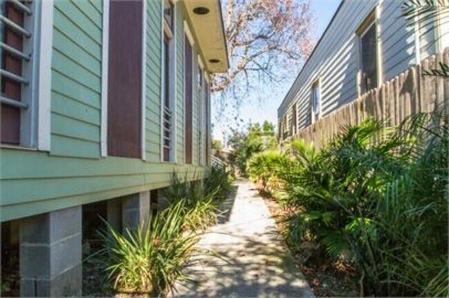 Building Photo - 3931 Annunciation St