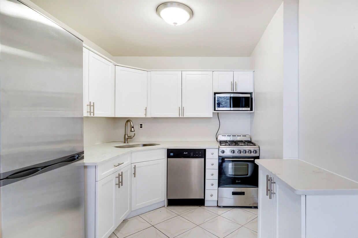 Primary Photo - 308 W 95th St